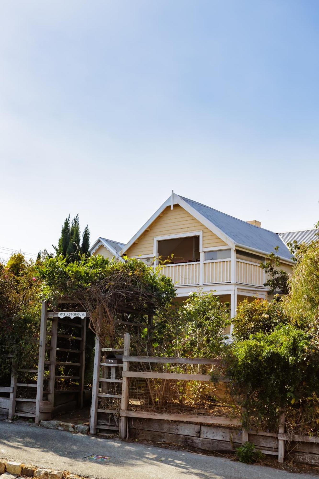 Wollaston House By The Bnb Collection ألباني المظهر الخارجي الصورة